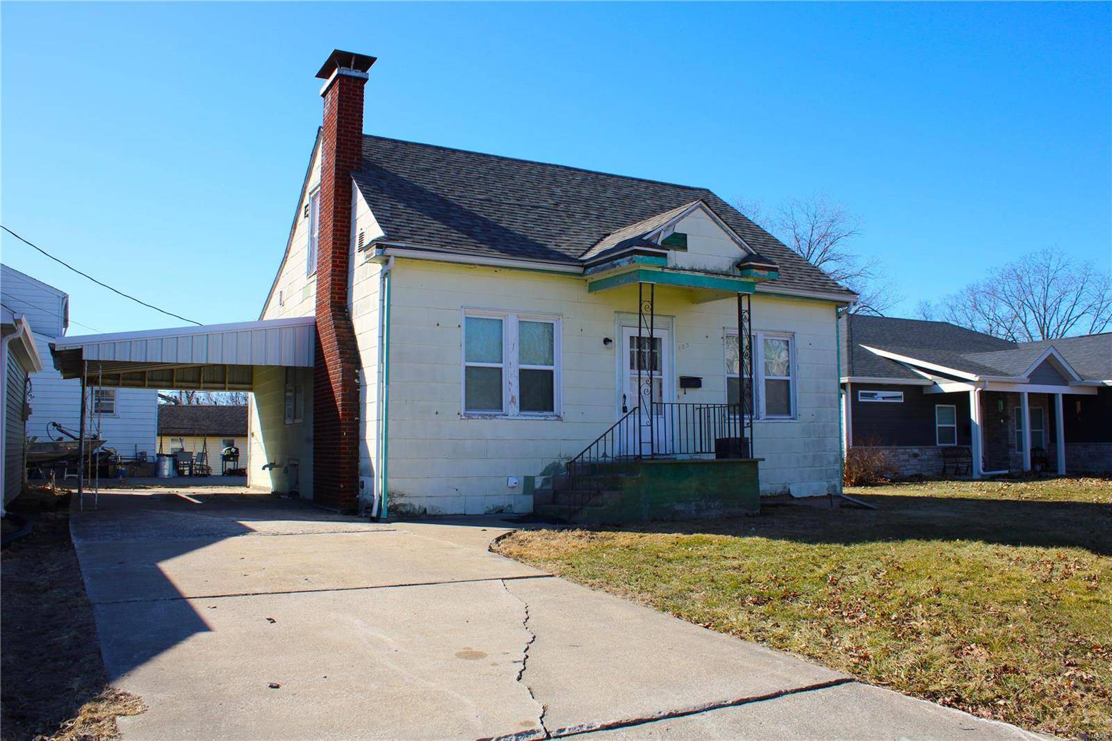Paris, MO 65275,103 W Locust St