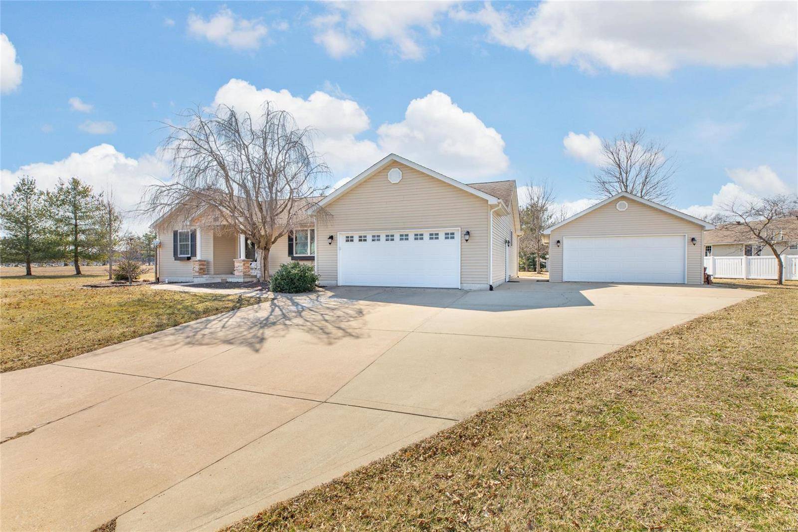 Jerseyville, IL 62052,900 Lillian CT
