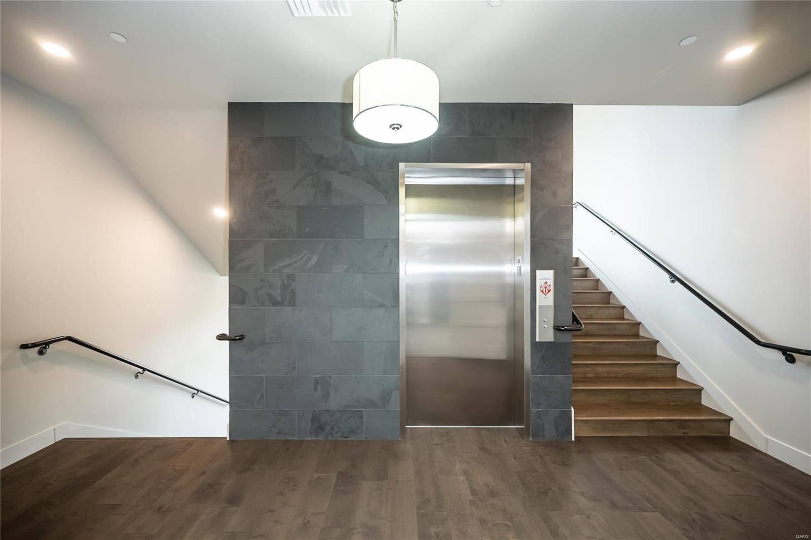 Kirkwood, MO 63122,110 W Madison AVE #202