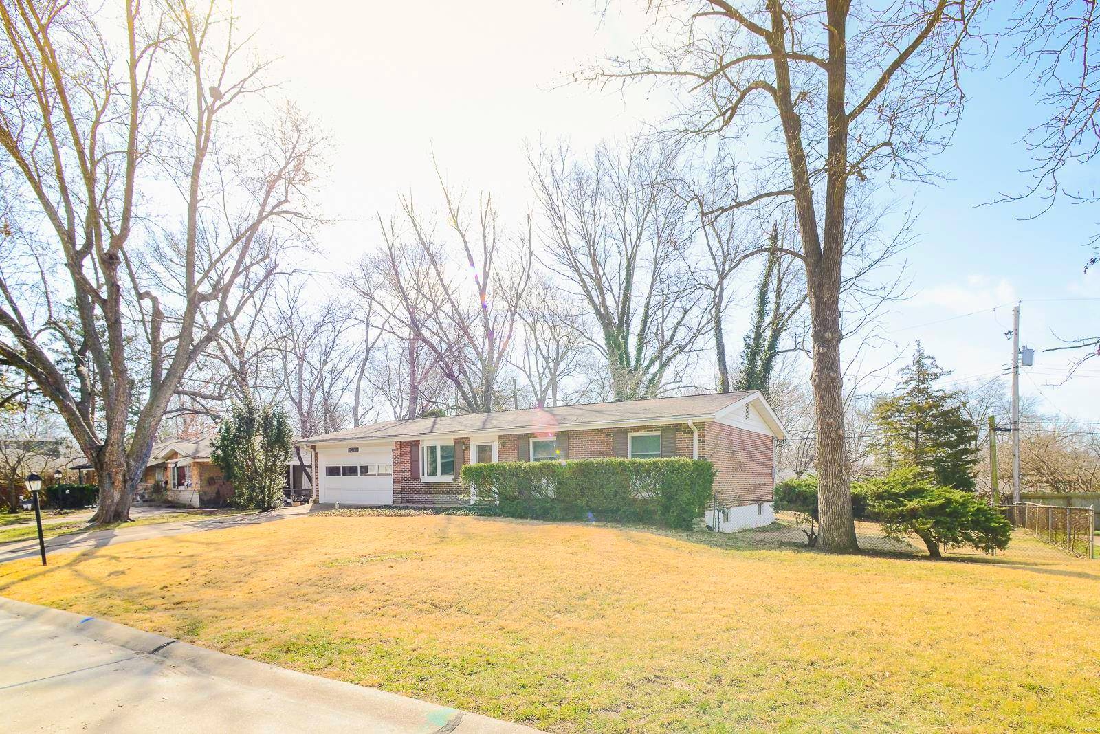 St Louis, MO 63144,9402 Fredric CT