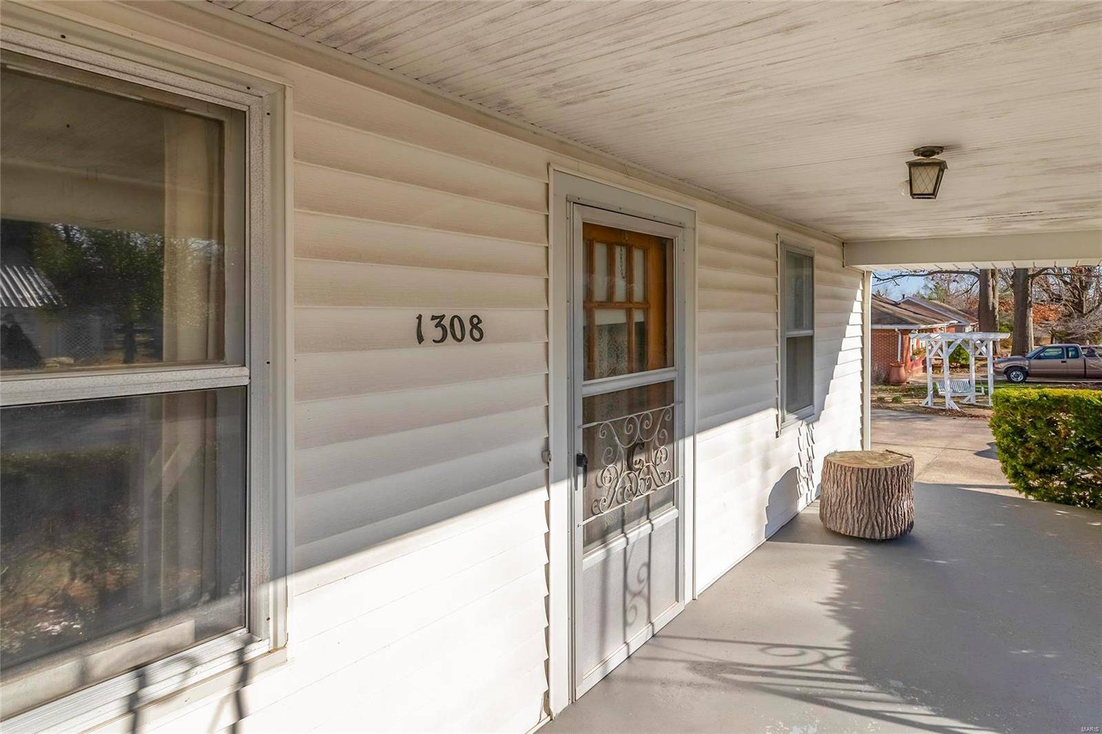 Harrisburg, IL 62946,1308 S Webster