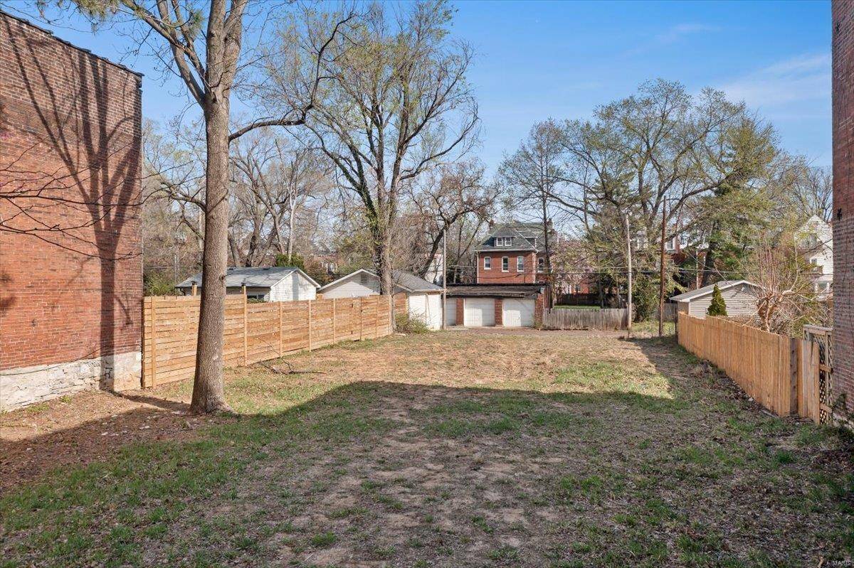 St Louis, MO 63108,4143 Laclede AVE