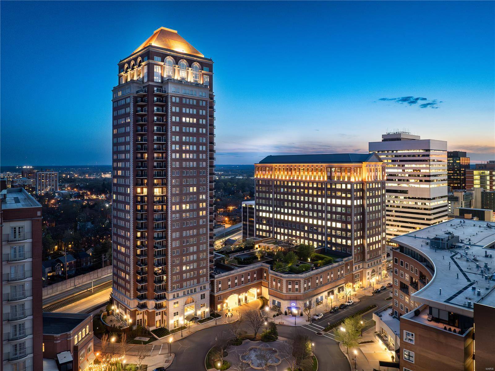 St Louis, MO 63105,150 Carondelet #2901