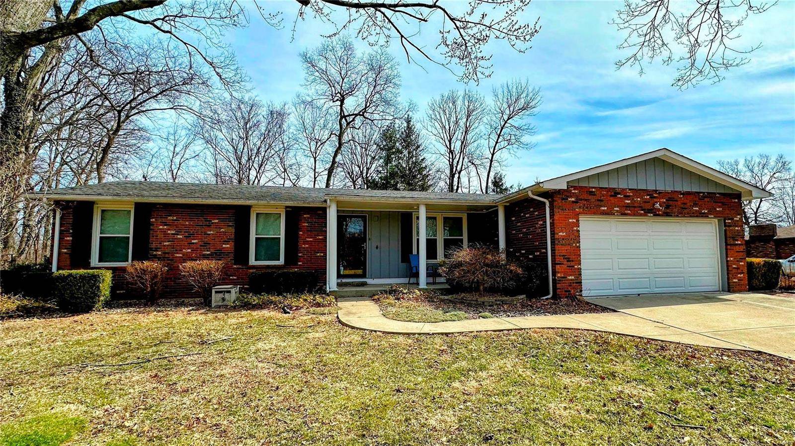 Moro, IL 62067,6401 Oak DR