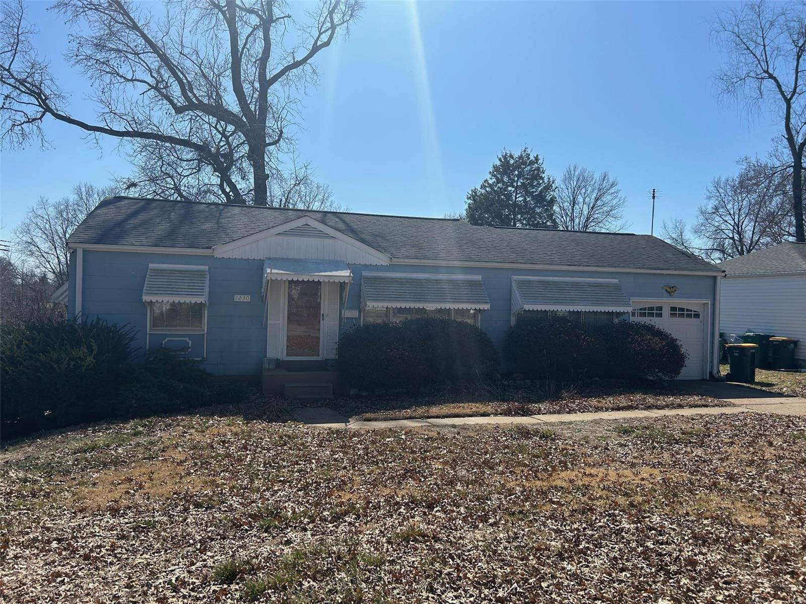 St Louis, MO 63137,1230 Bakewell DR
