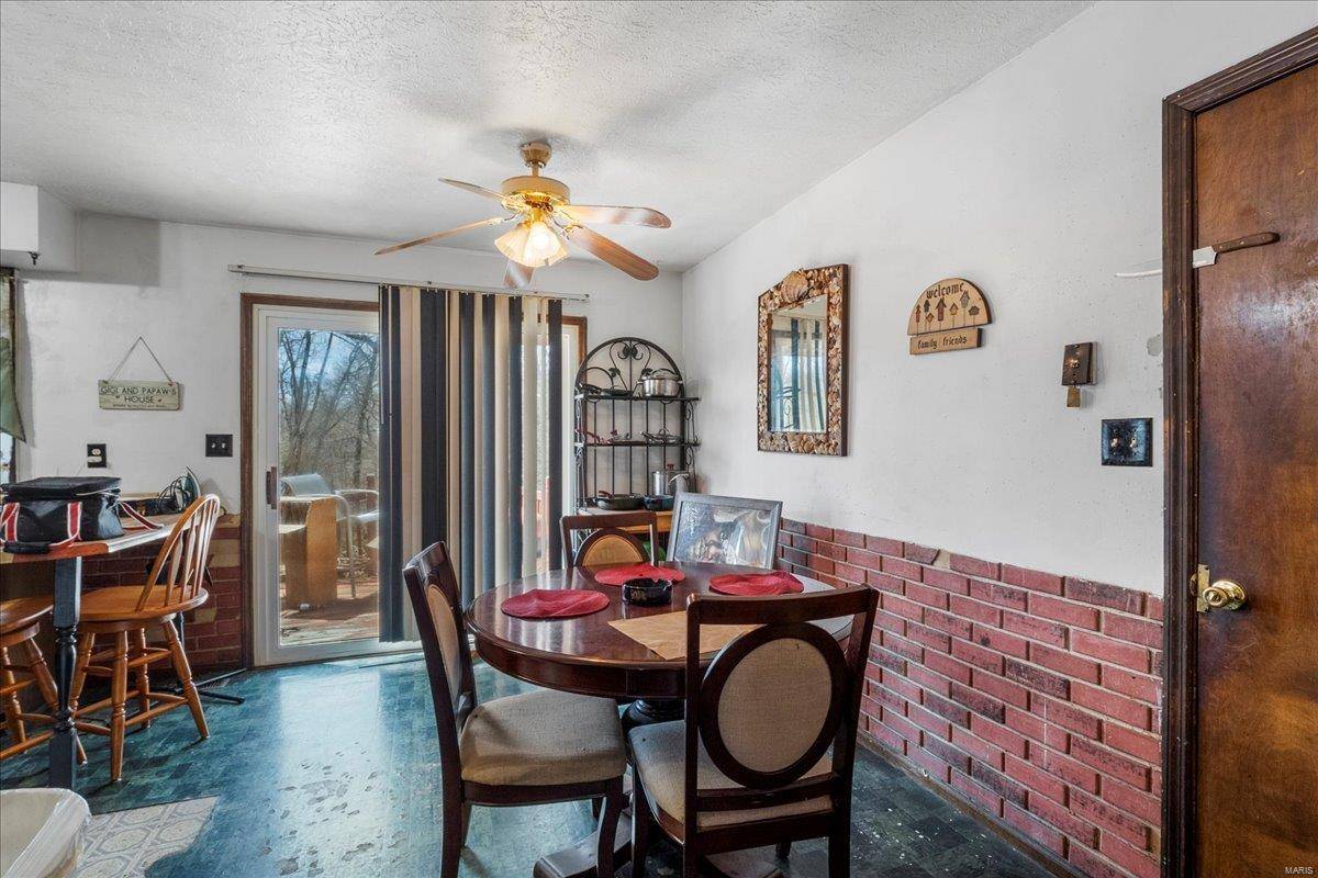 Alton, IL 62002,2208 GILLIS ST