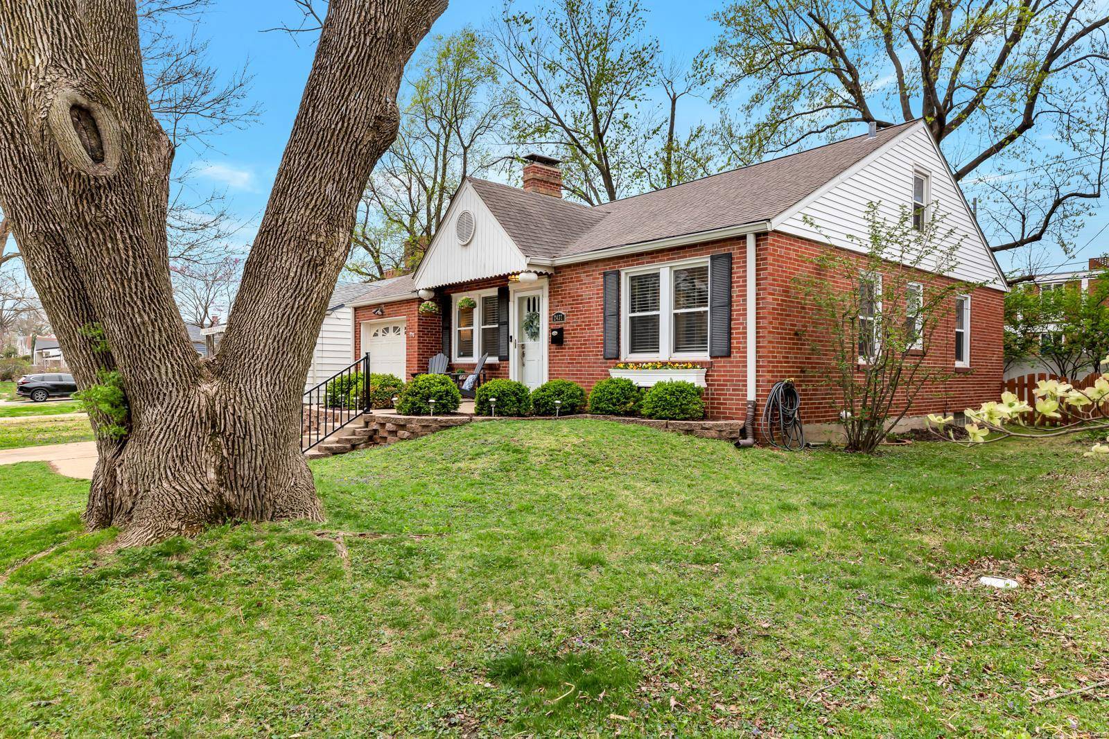 St Louis, MO 63144,2437 Kentland DR