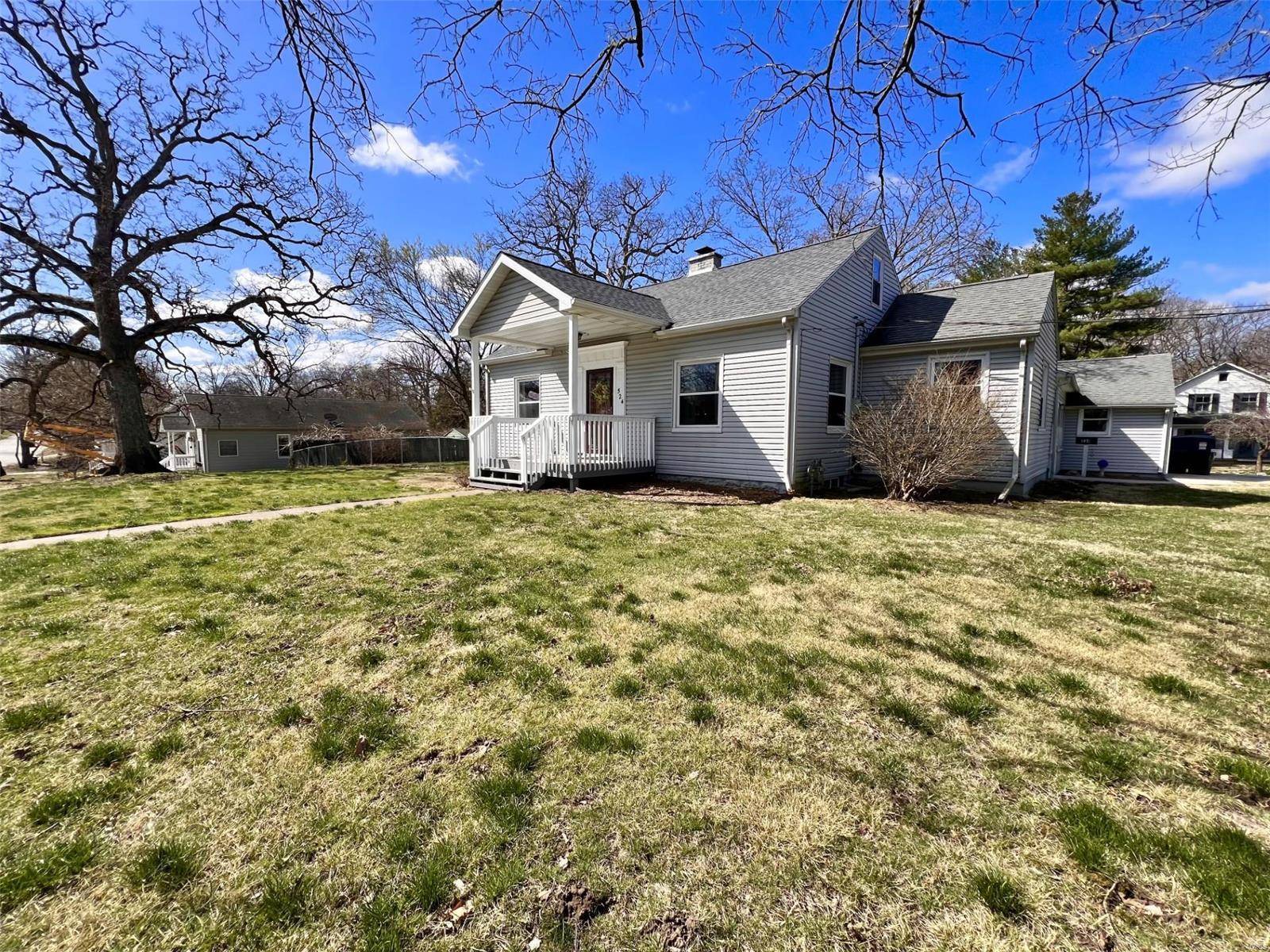 Hillsboro, IL 62049,524 S Oak ST