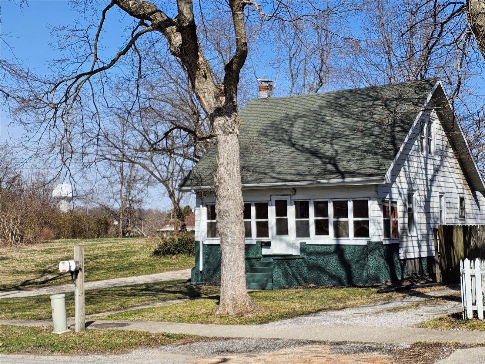 Hillsboro, IL 62049,905 School ST
