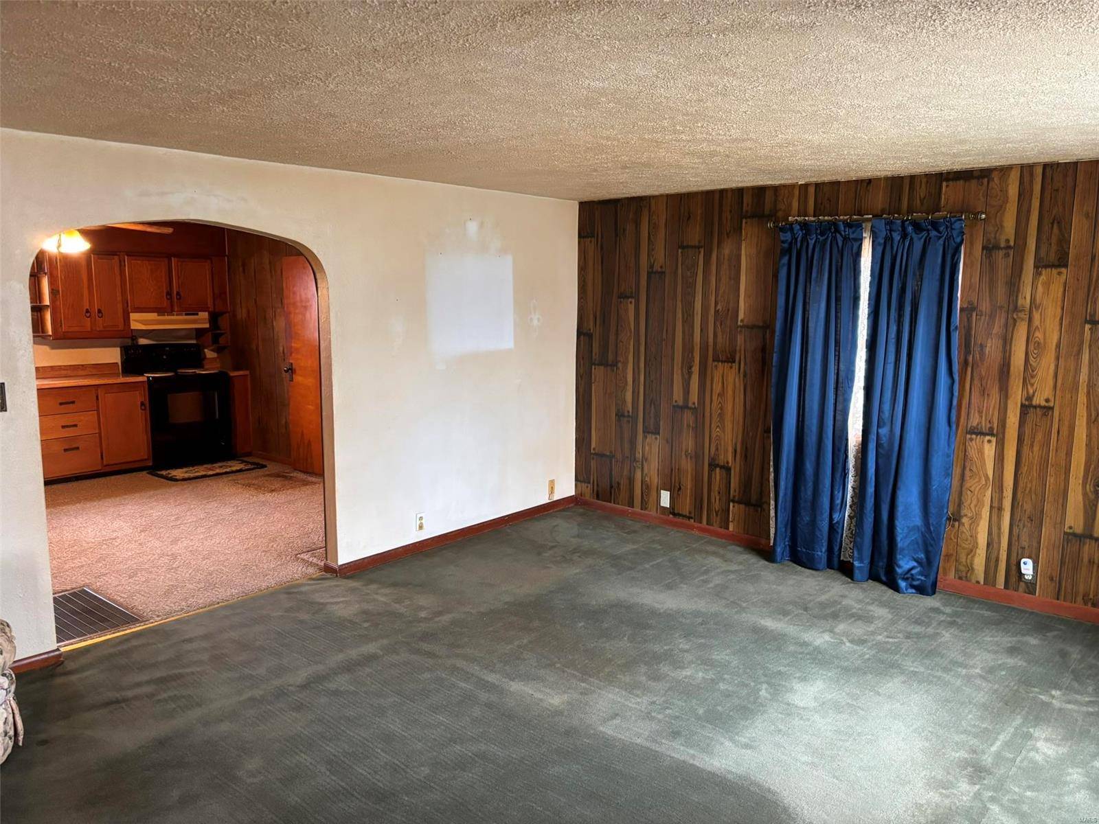 Patoka, IL 62875,309 E Clinton