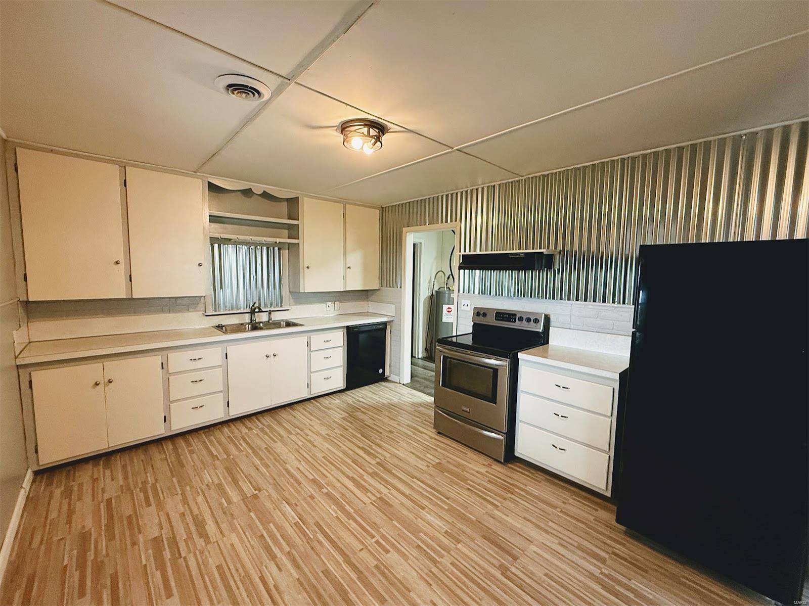 La Plata, MO 63549,601 E Clark