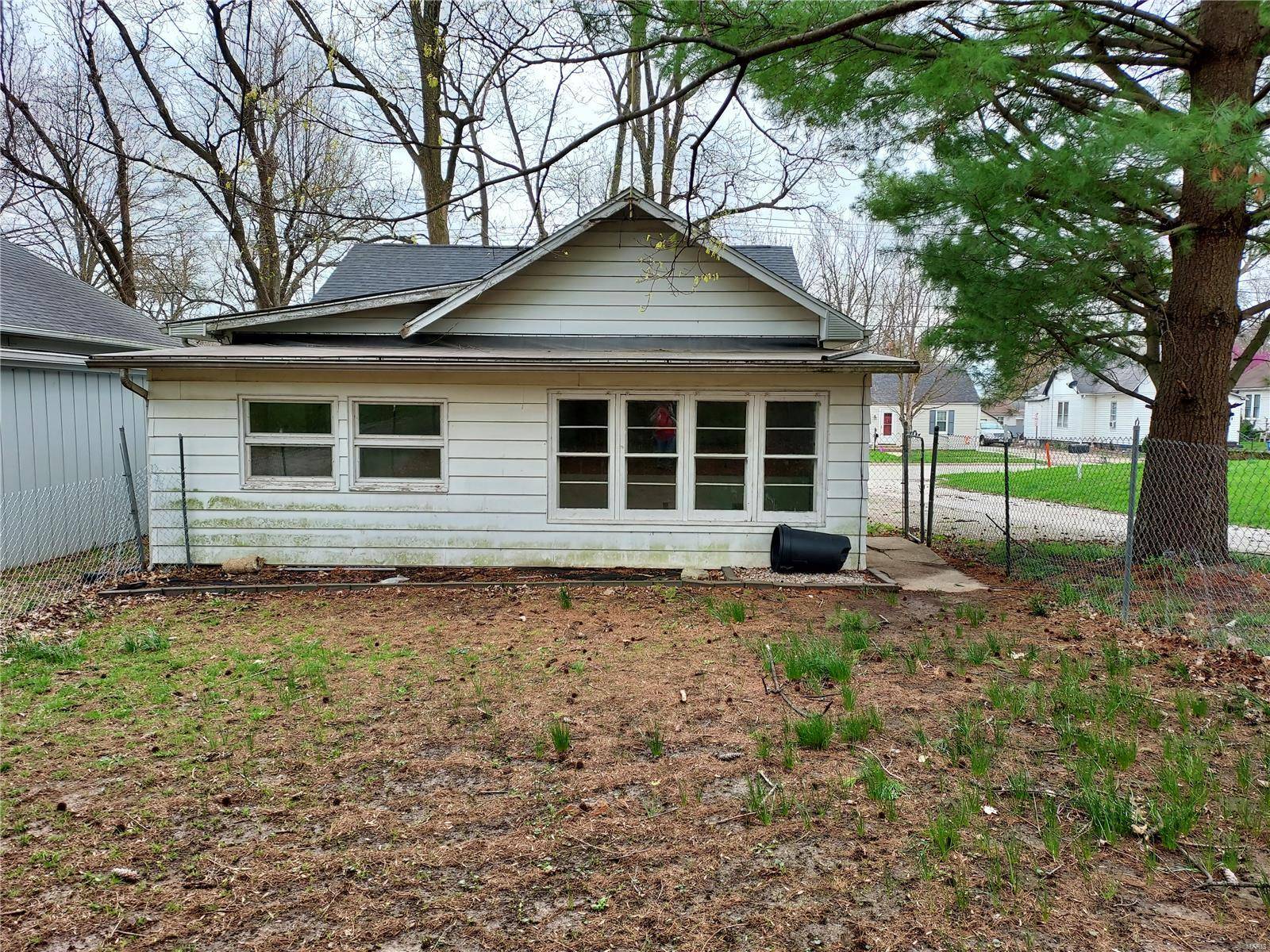 Greenville, IL 62246,823 E College