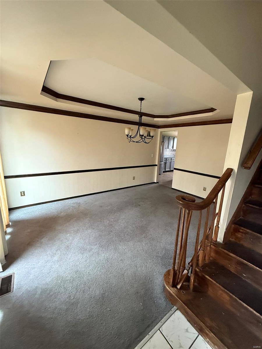 Florissant, MO 63034,3932 Secretariat DR