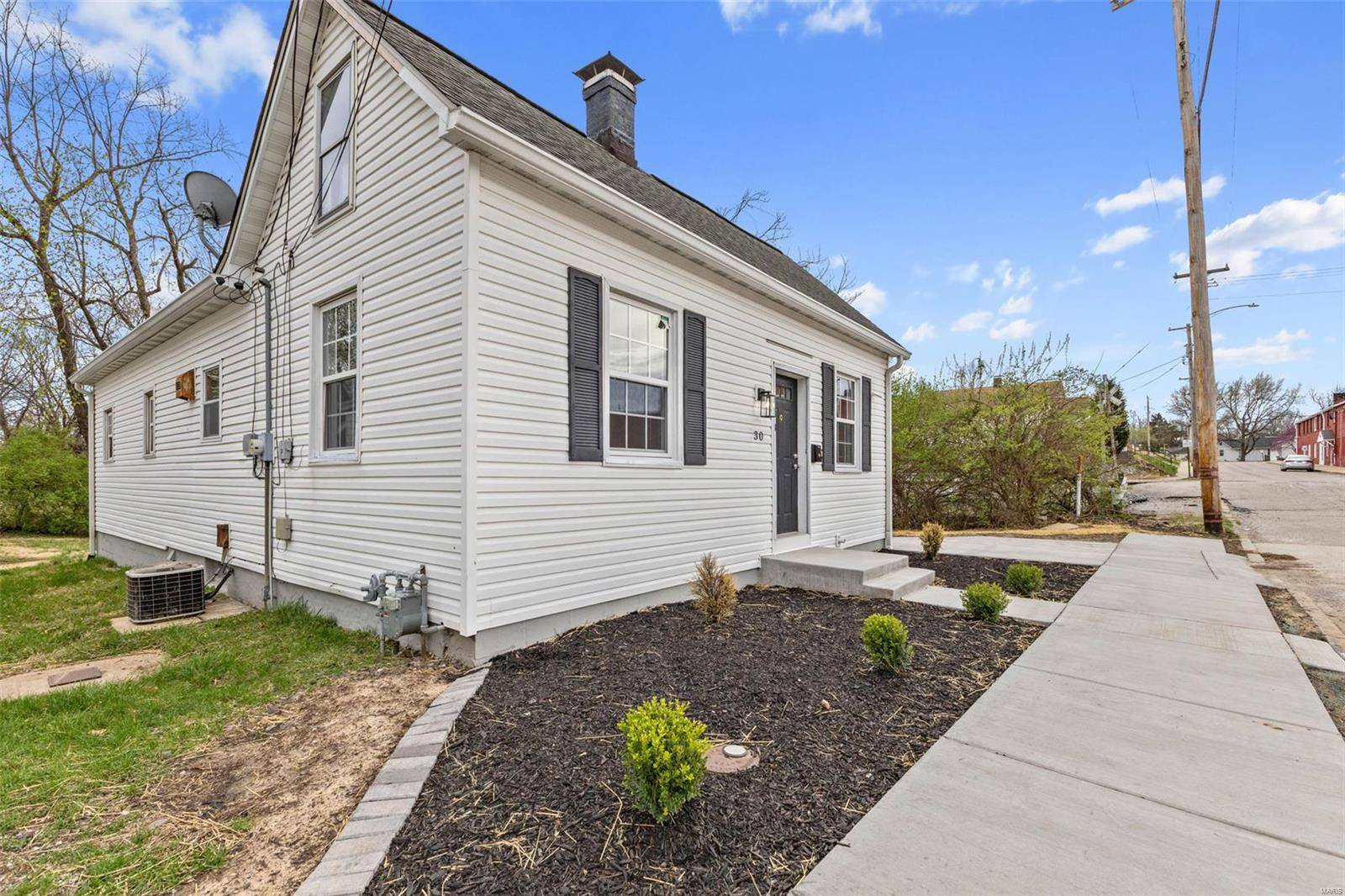 Belleville, IL 62220,30 S 14th ST