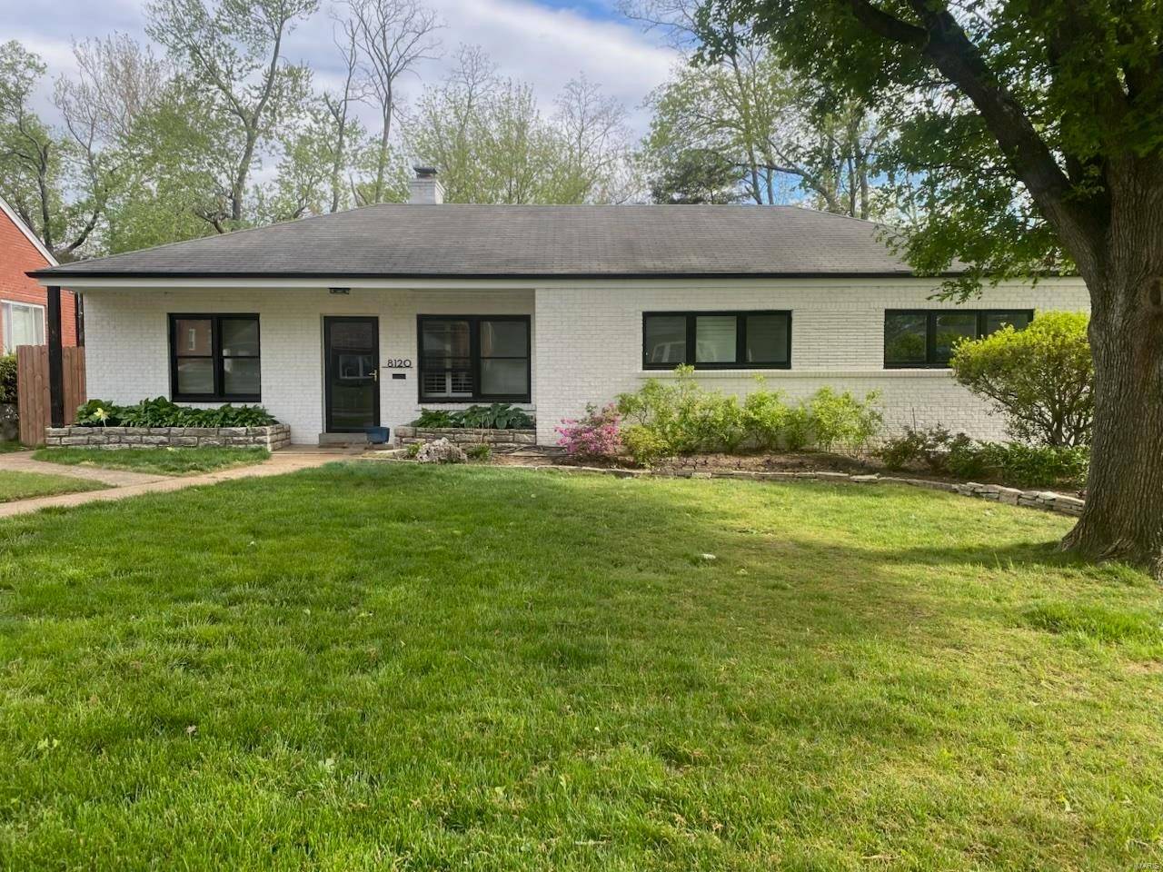 St Louis, MO 63105,8120 Halifax DR