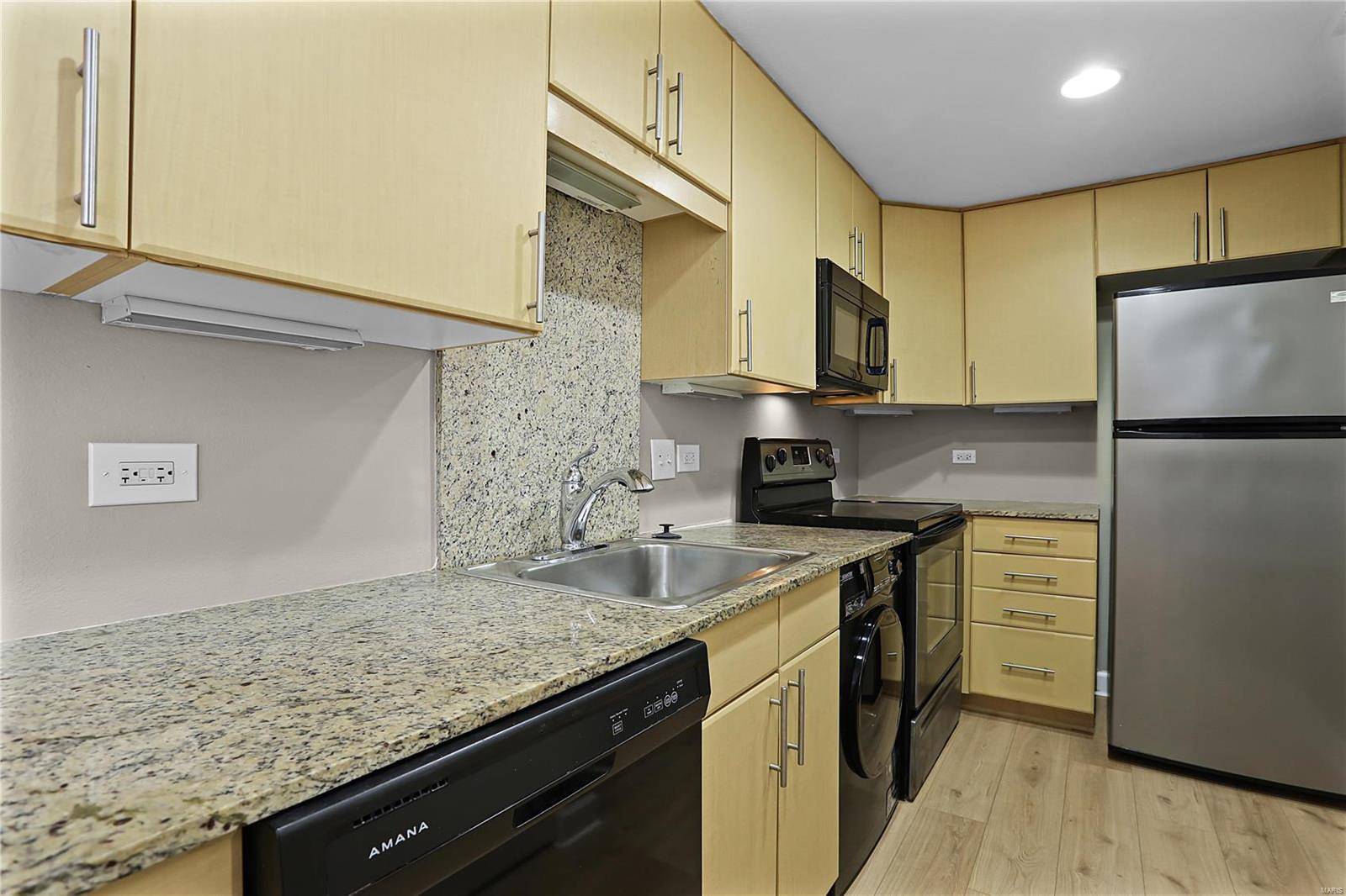 St Louis, MO 63112,5696 Kingsbury AVE #106