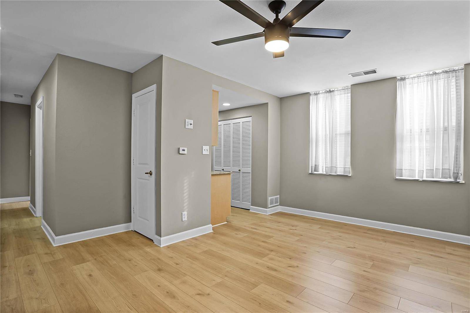 St Louis, MO 63112,5696 Kingsbury AVE #106