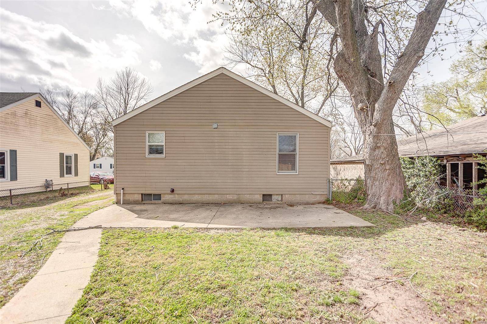 Litchfield, IL 62056,1810 N Van Buren ST