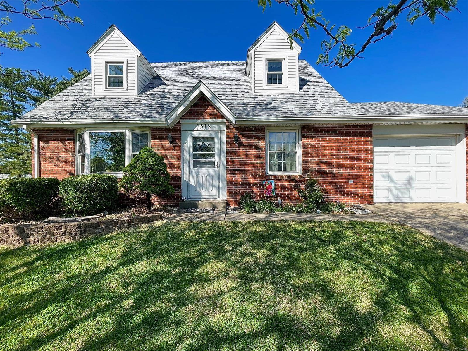 Godfrey, IL 62035,1518 Colonial DR