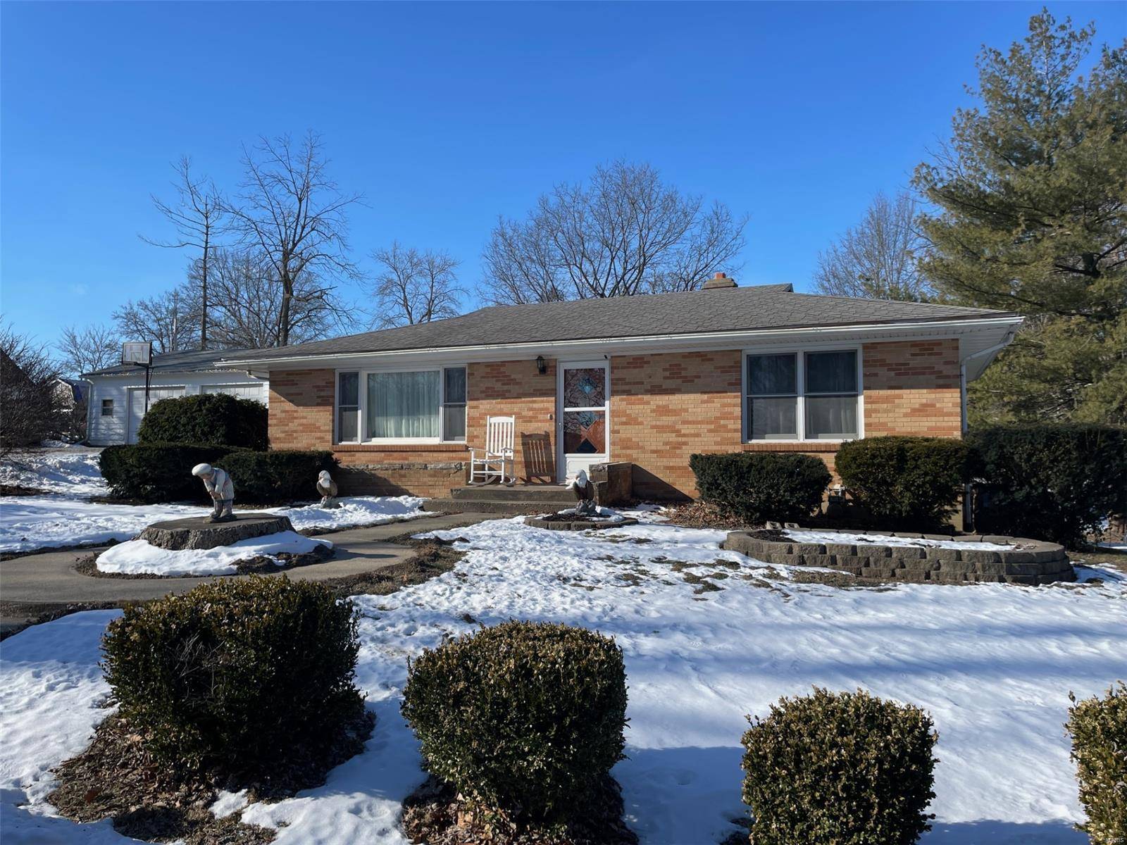 Hillsboro, IL 62049,1803 Summit ST