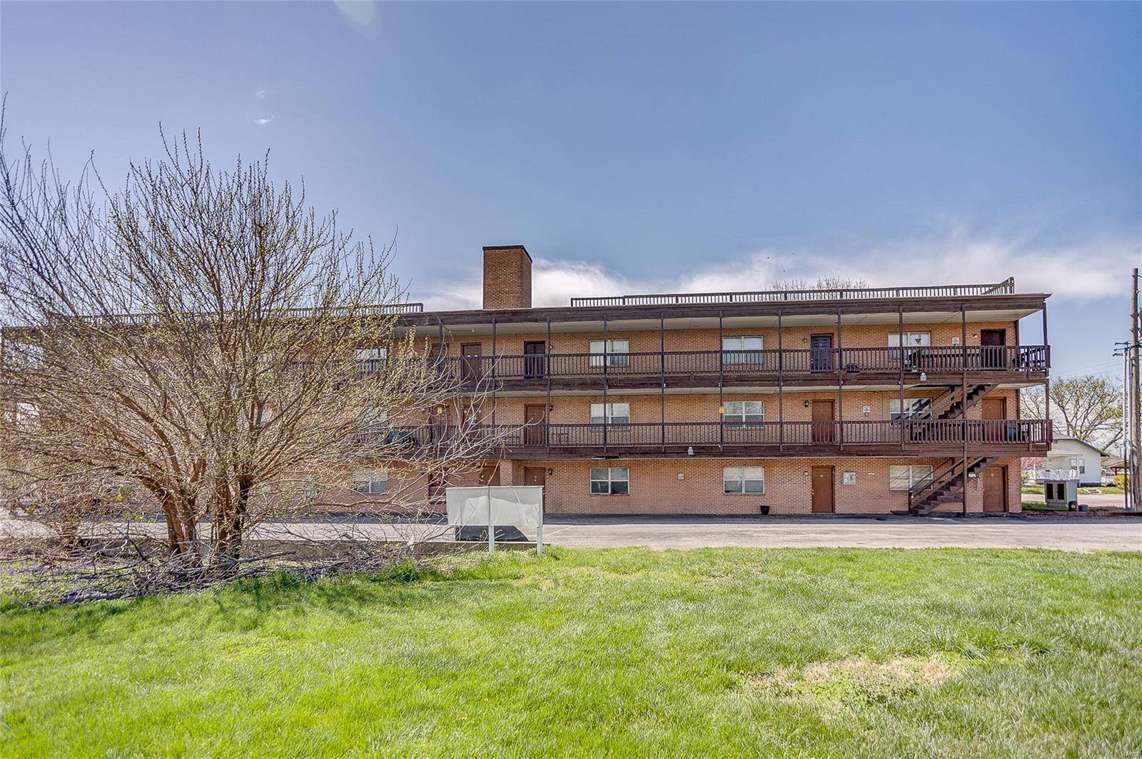 Belleville, IL 62220,1000 S High ST