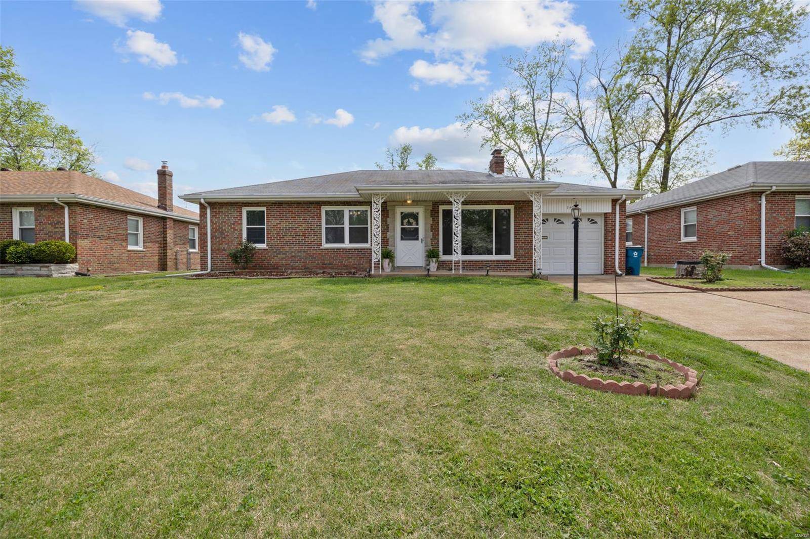 St Louis, MO 63123,7422 Cheshire LN