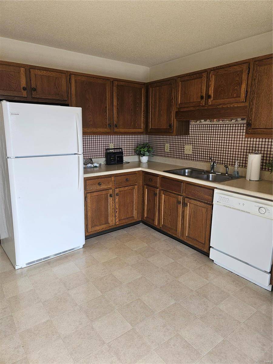 Highland, IL 62249,220 SUPPIGER #221