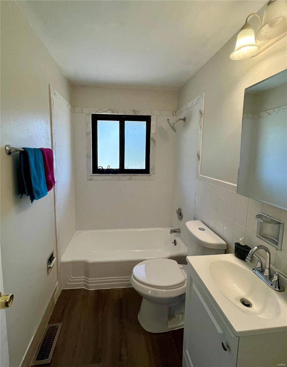 St Louis, MO 63138,11606 Herefordshire DR
