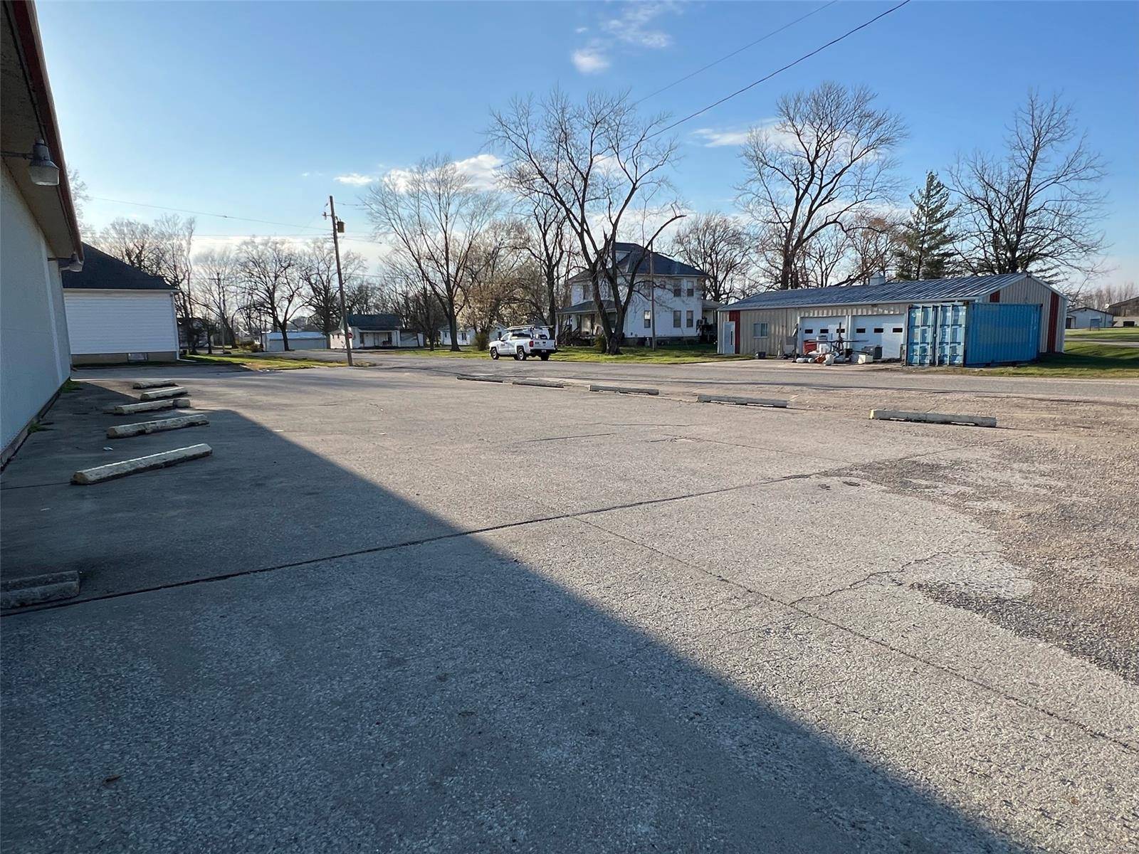 Beecher City, IL 62414,107 N Charles ST