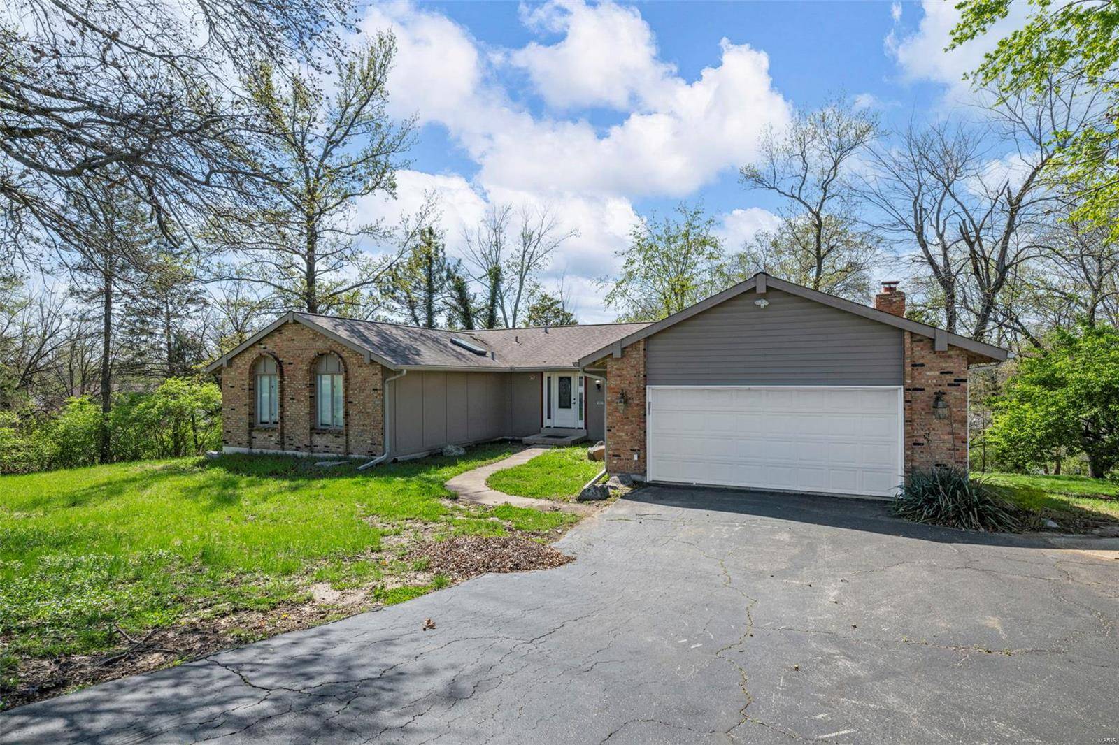 Ballwin, MO 63011,863 Woods Mill RD