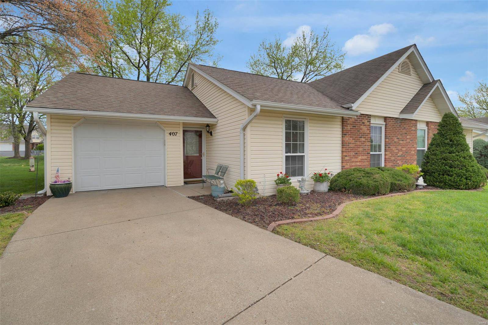 St Peters, MO 63376,407 Cambridge PL #A