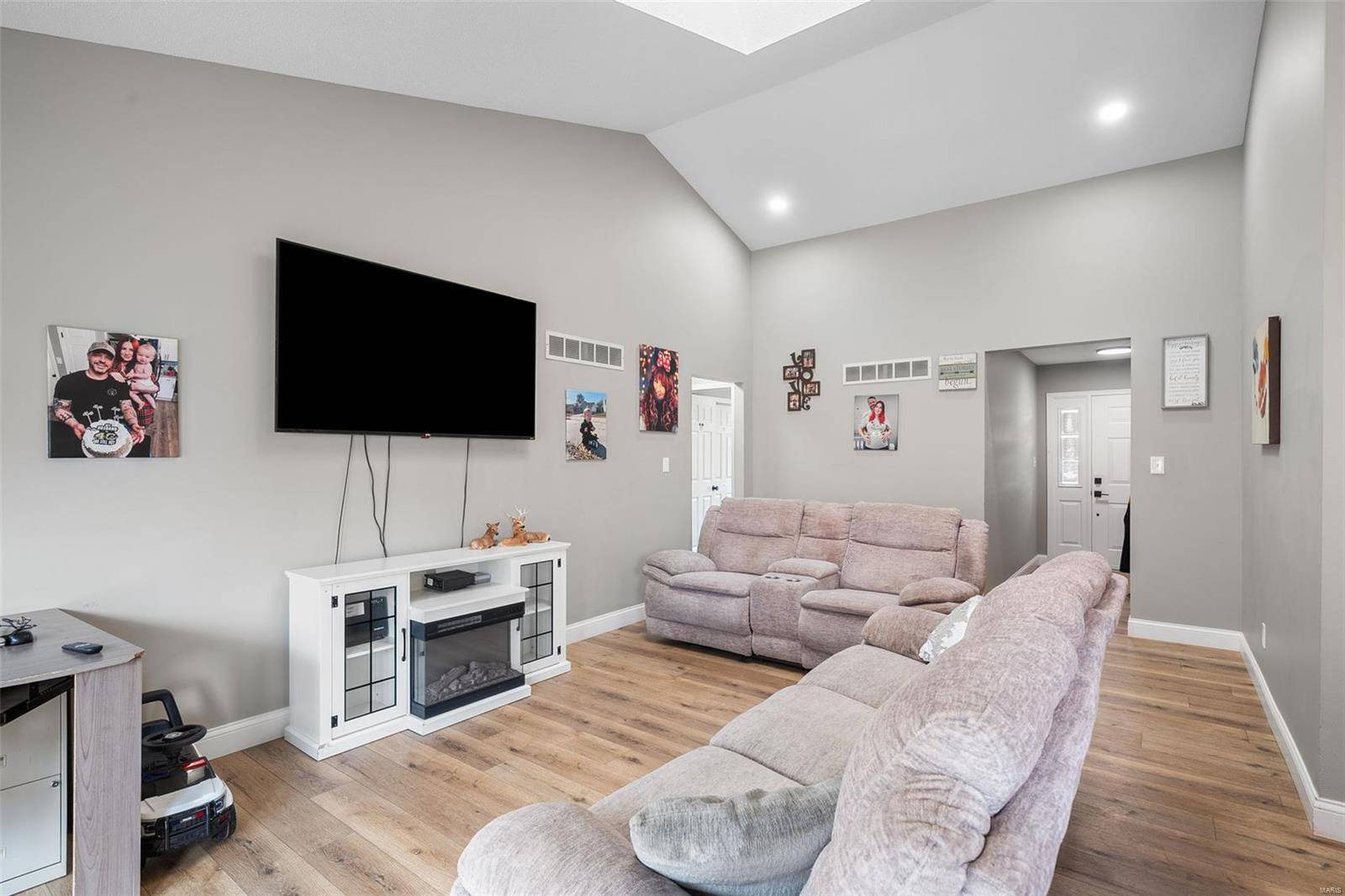 Florissant, MO 63031,549 Rancho LN