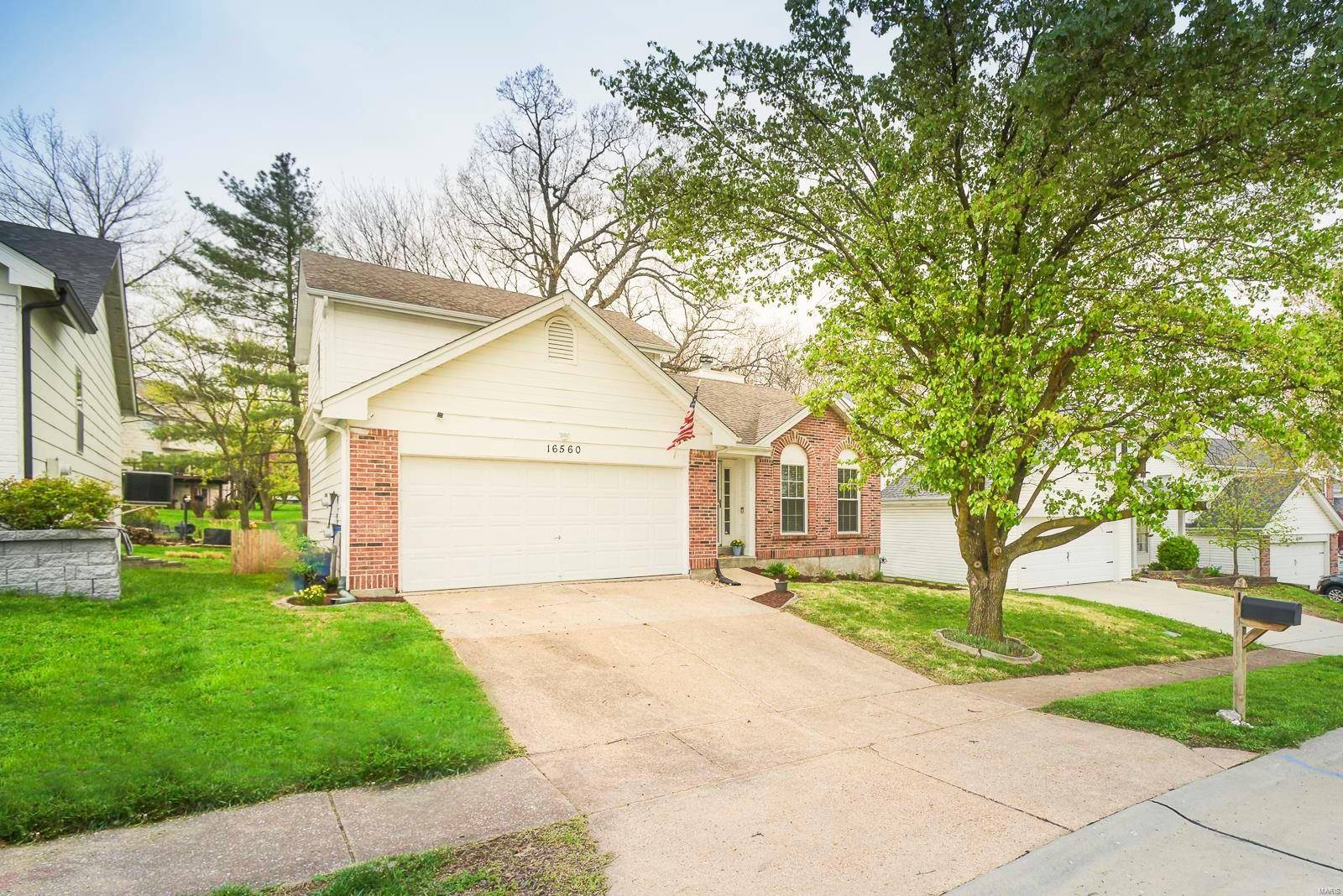 Wildwood, MO 63040,16560 Hunters Crossing DR