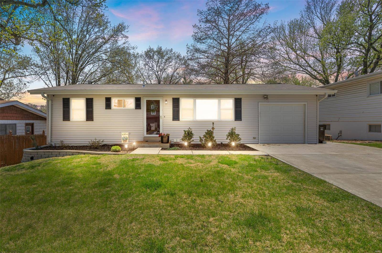 St Louis, MO 63129,214 Martigney DR