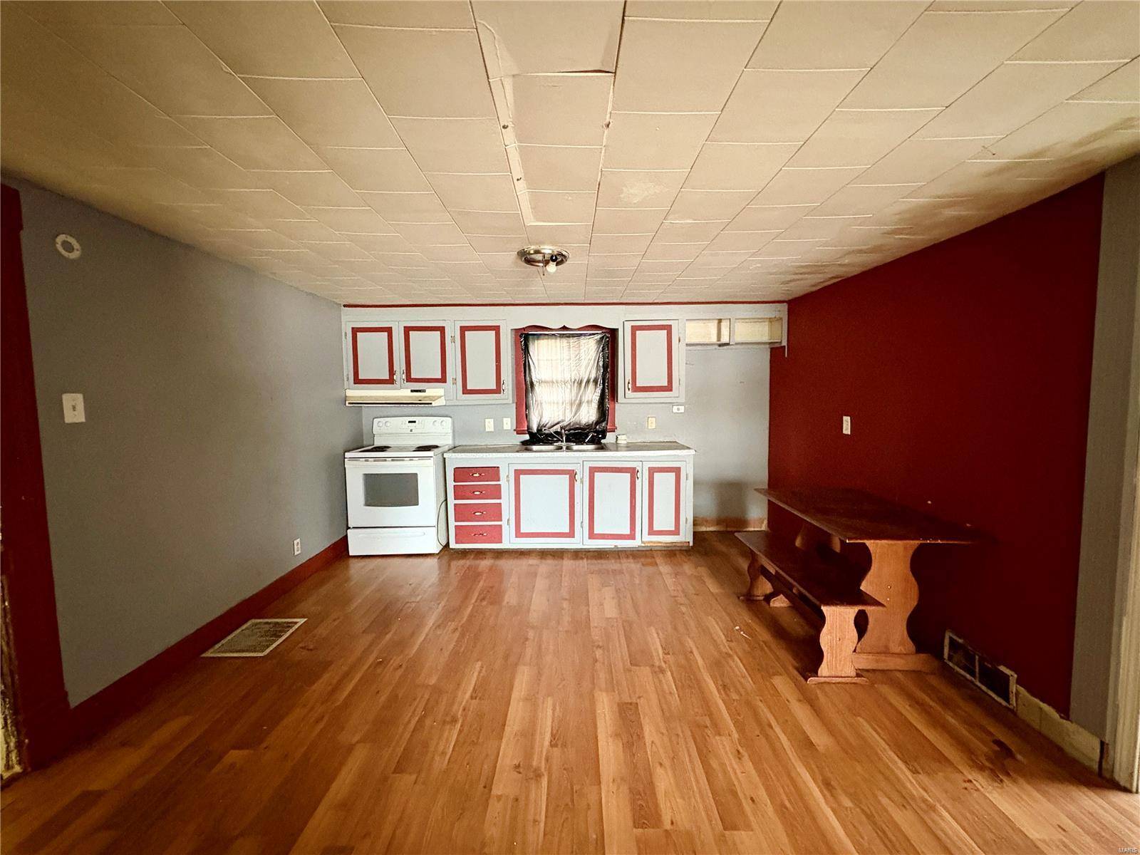 Perryville, MO 63775,239 W North ST