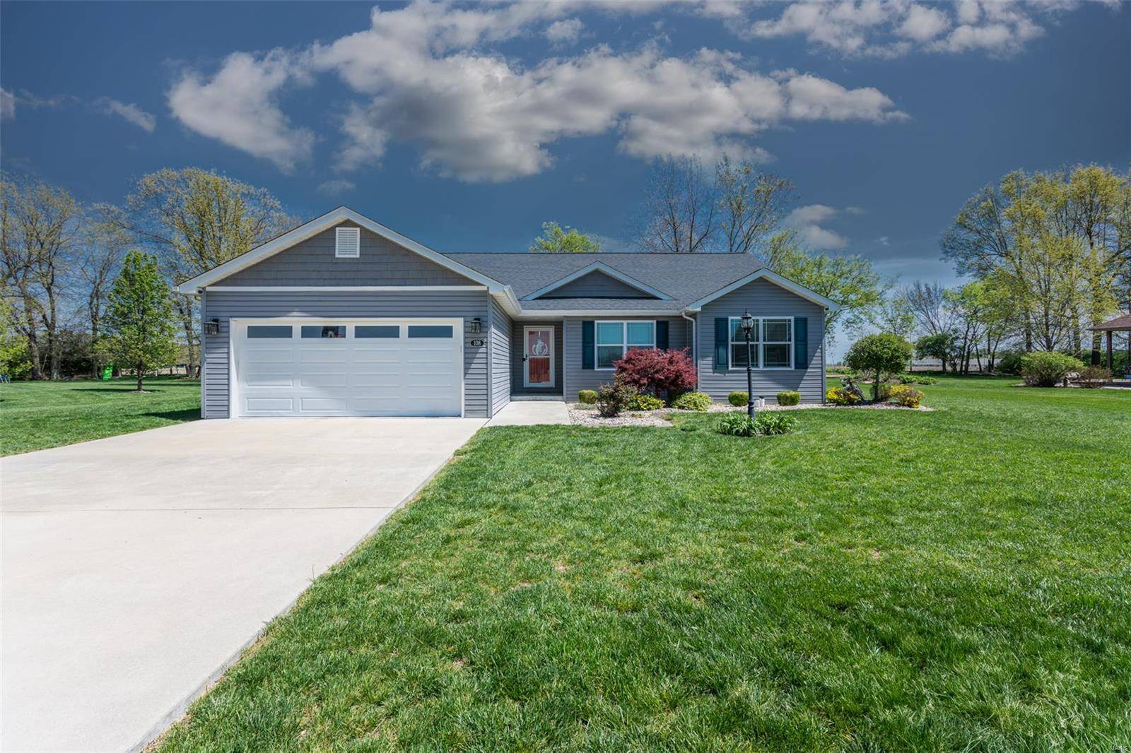 Staunton, IL 62088,108 S Timberview DR