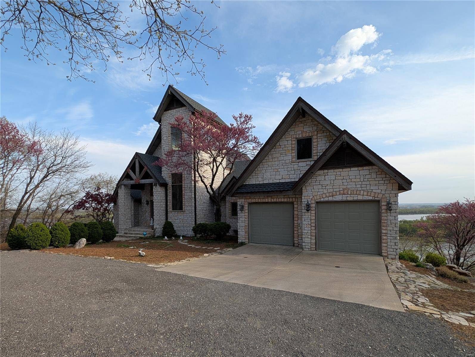 Grafton, IL 62037,1 River Ridge Rd