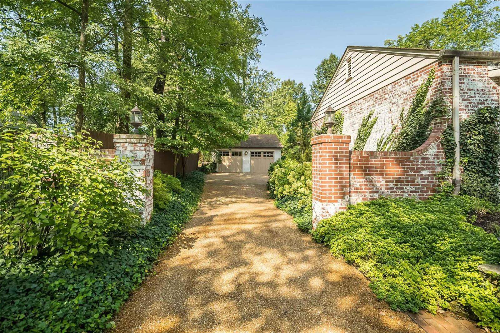 Ladue, MO 63124,15 Daniel RD