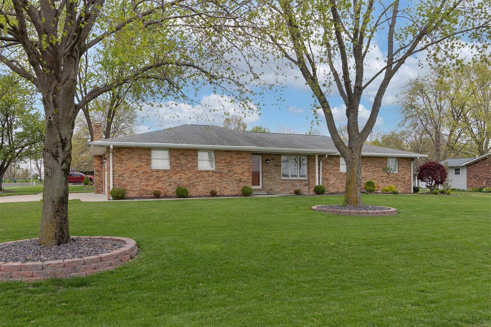 Breese, IL 62230,2 Julia DR