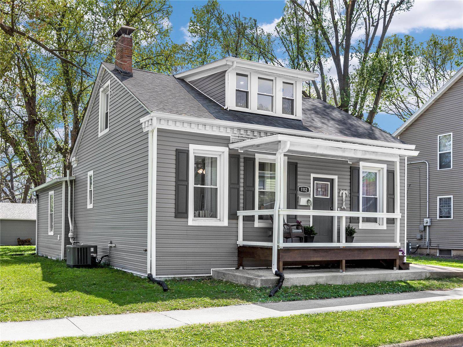 Highland, IL 62249,1112 9th ST
