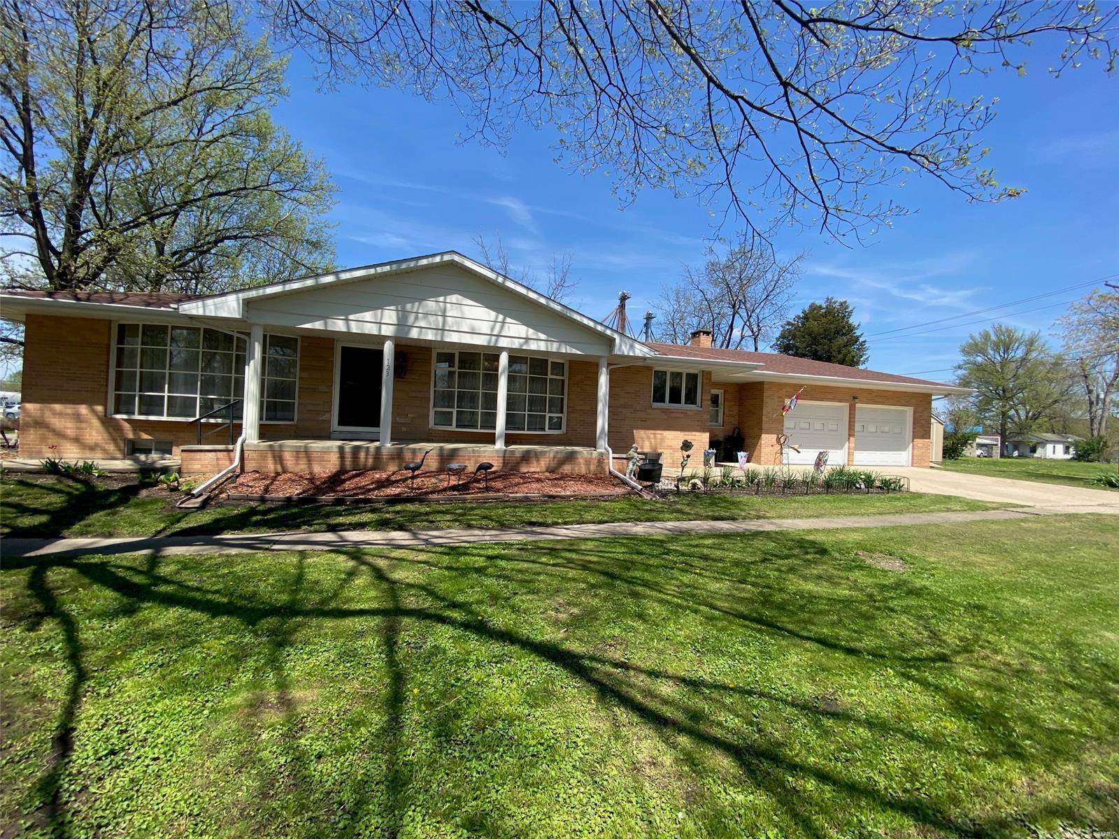 Nokomis, IL 62075,123 S Oak ST