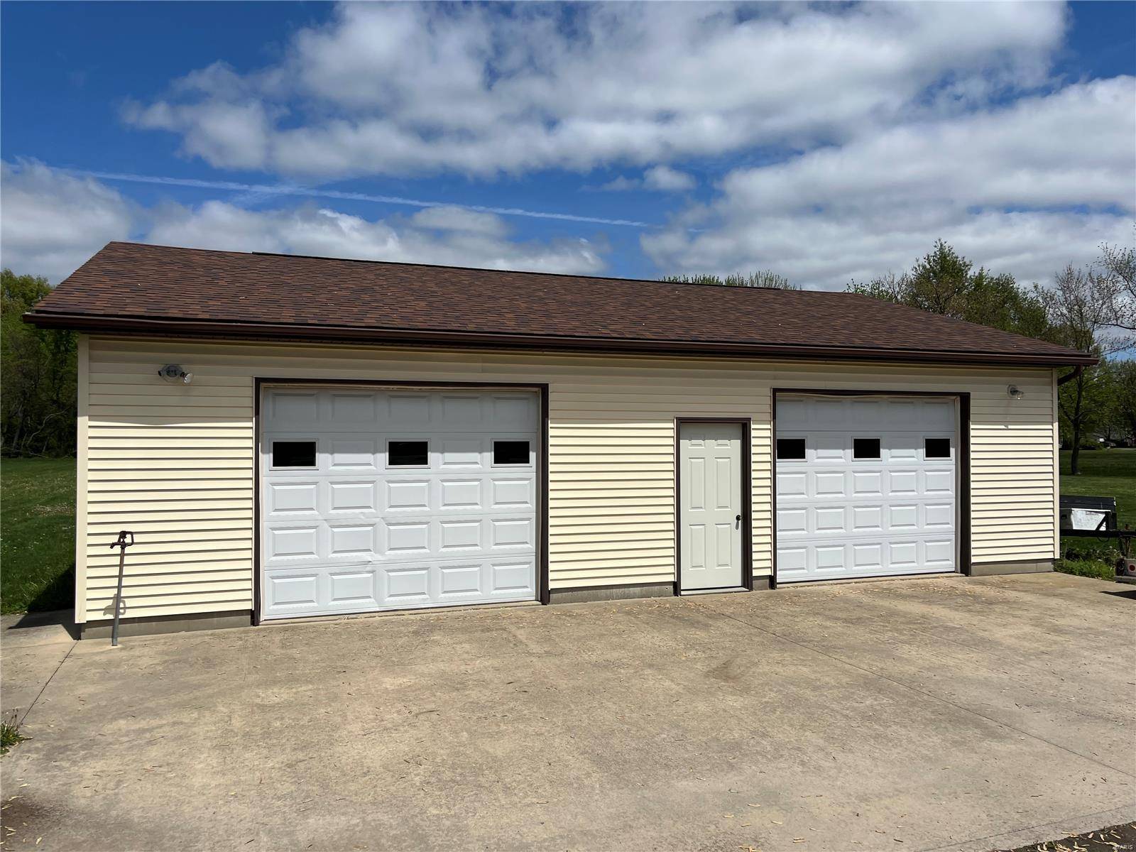 Staunton, IL 62088,1235 S Hackman ST