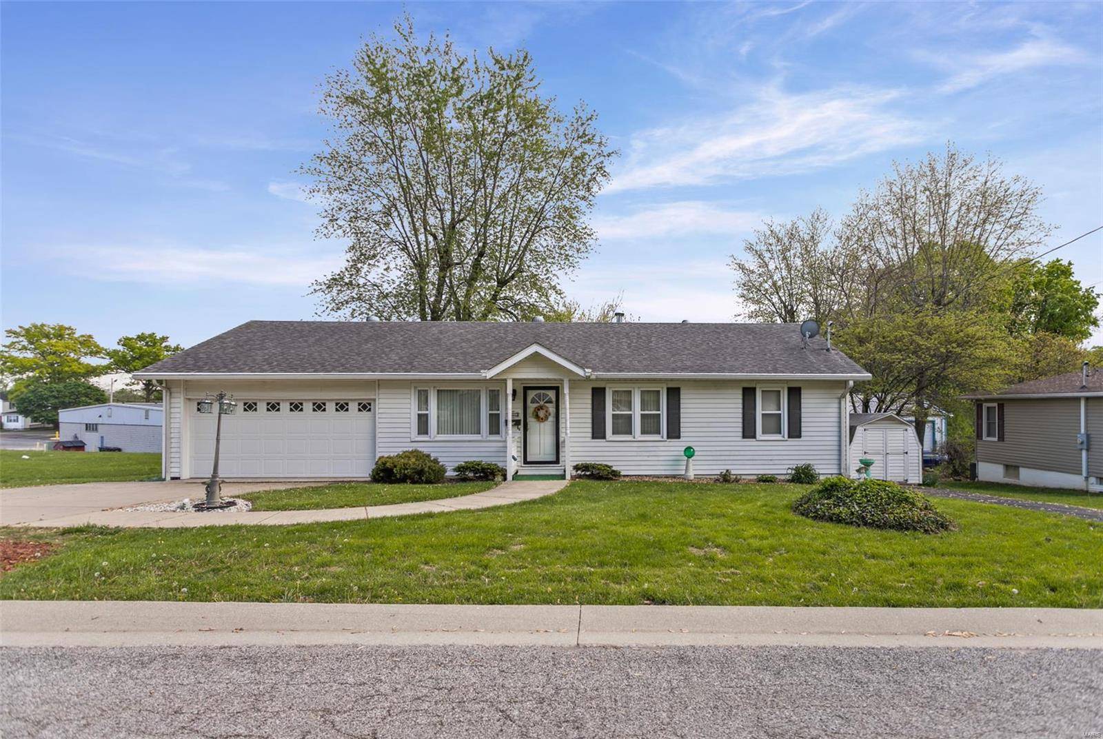 Alton, IL 62002,2305 Morning Star DR