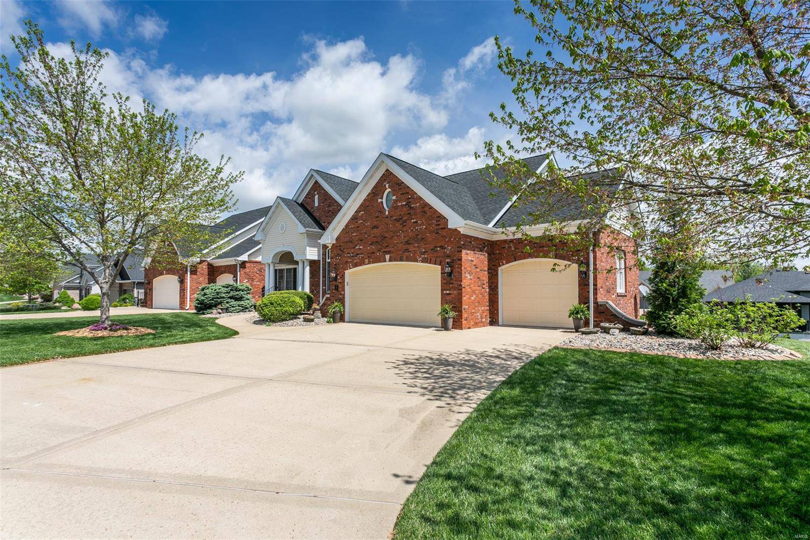 Glen Carbon, IL 62034,100 Waterfall CT
