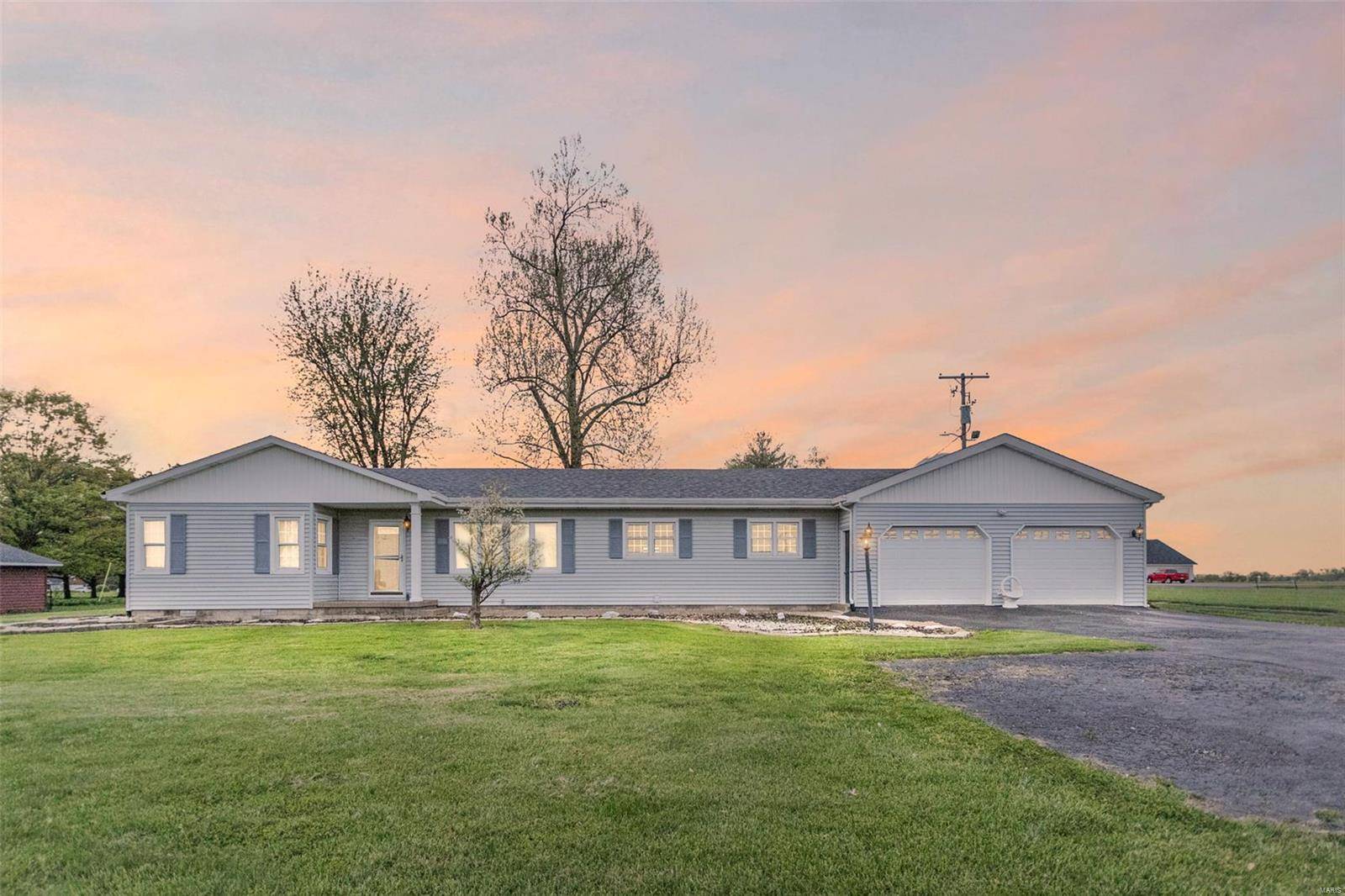 Jerseyville, IL 62052,23740 State Highway 16