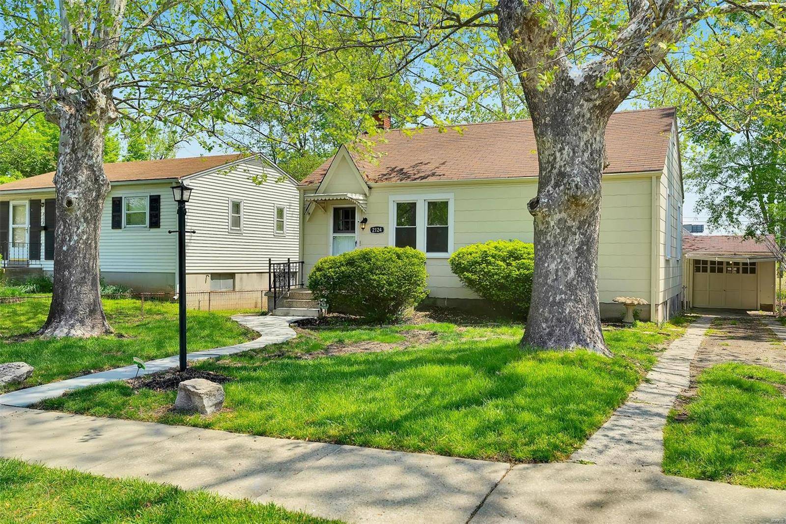 St Charles, MO 63301,2124 N 5th ST