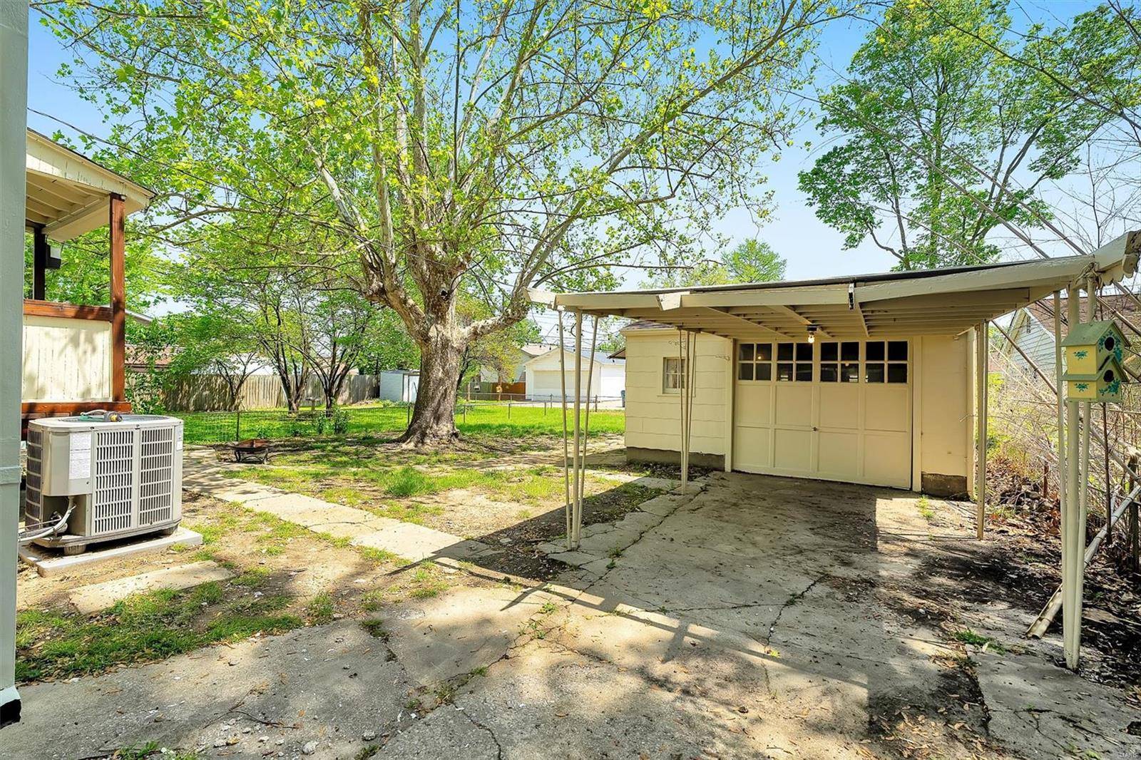 St Charles, MO 63301,2124 N 5th ST