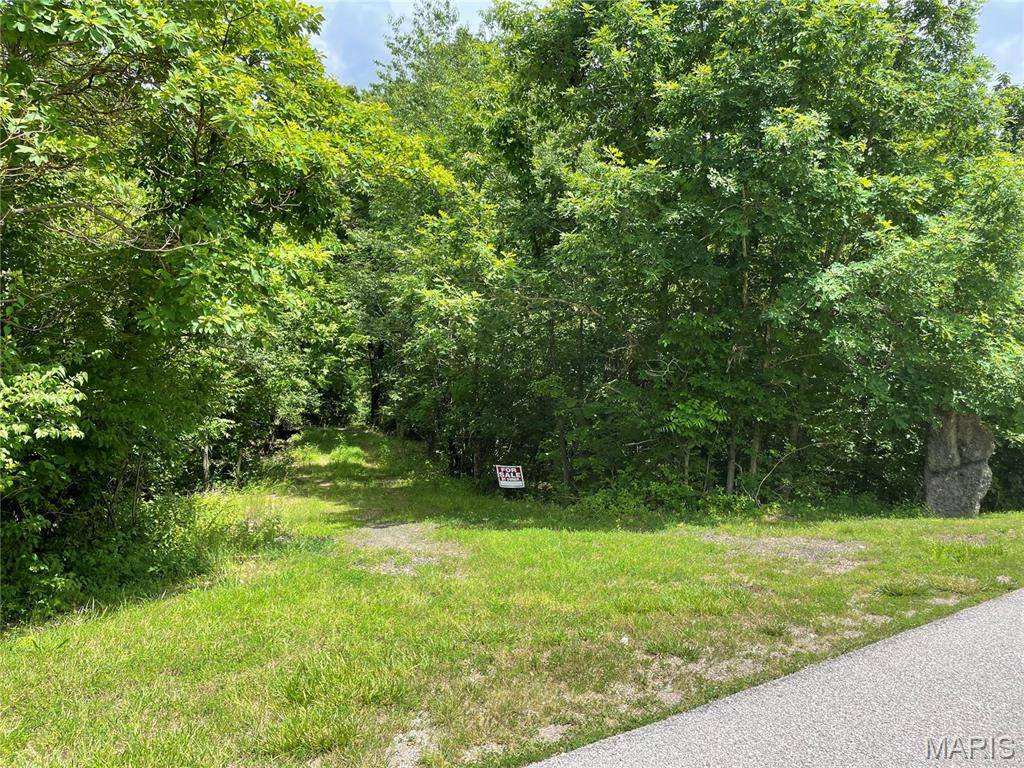 High Ridge, MO 63049,1 Canterbury LN