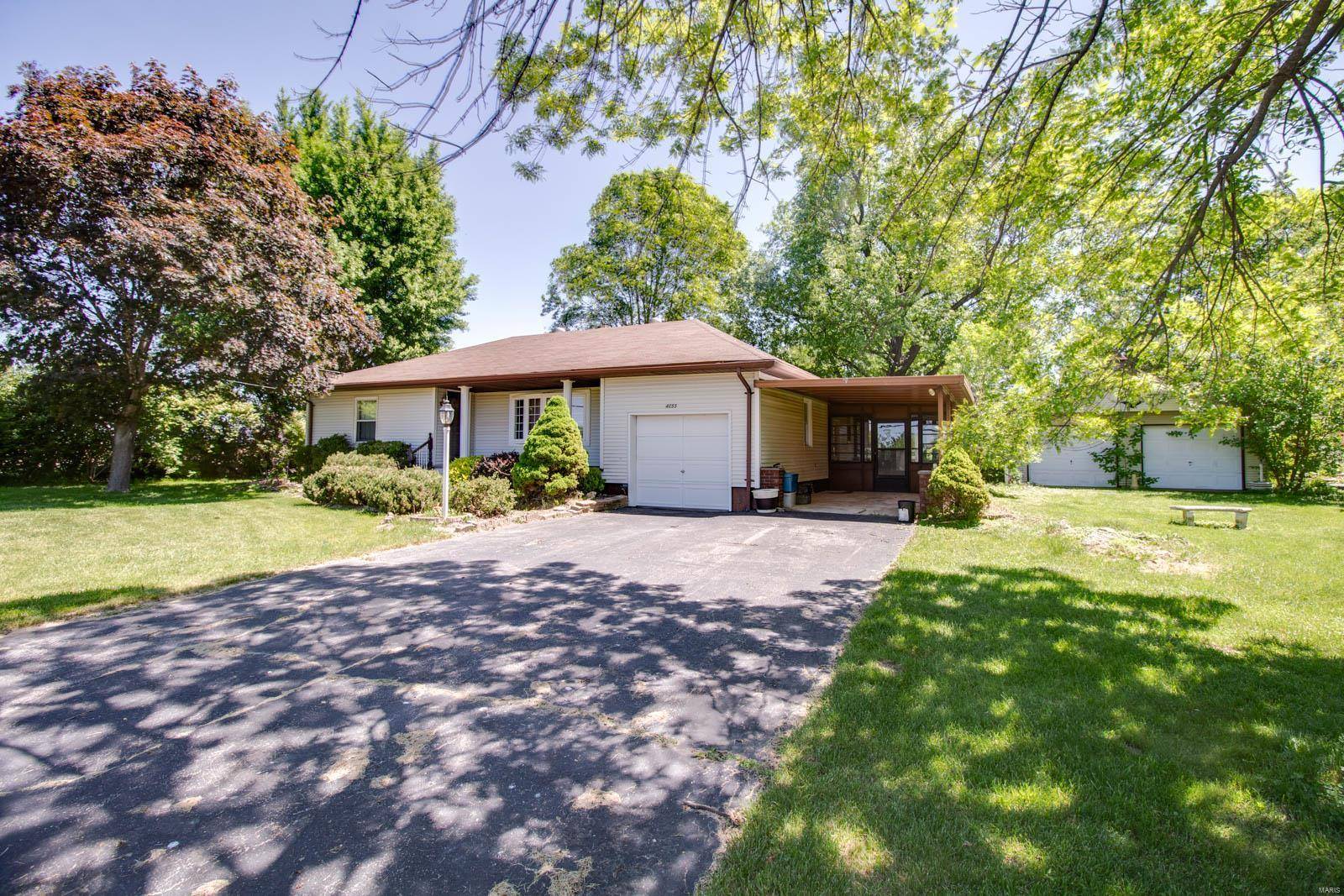 Alton, IL 62002,4855 Fosterburg RD