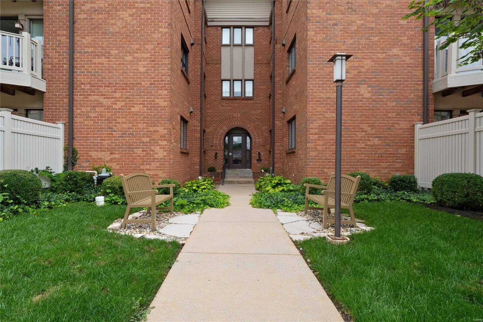 St Louis, MO 63122,440 S Clay AVE #308
